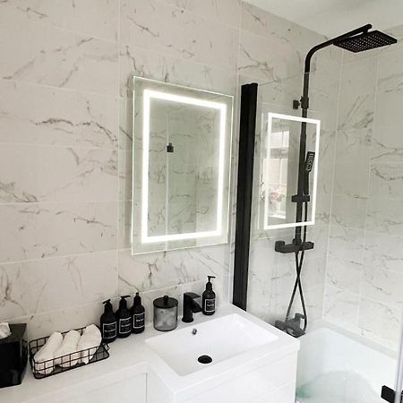 Beautiful Apartment In Beckton With Private Entrance And Garden Londyn Zewnętrze zdjęcie