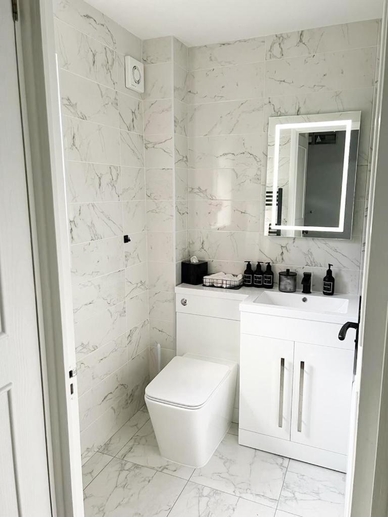 Beautiful Apartment In Beckton With Private Entrance And Garden Londyn Zewnętrze zdjęcie